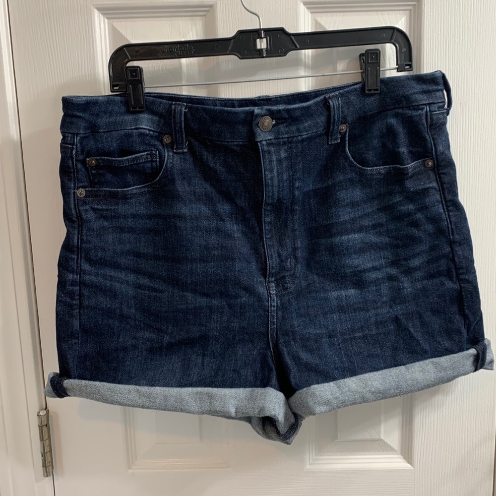 American Eagle Curvy Super High Waisted Shorts
